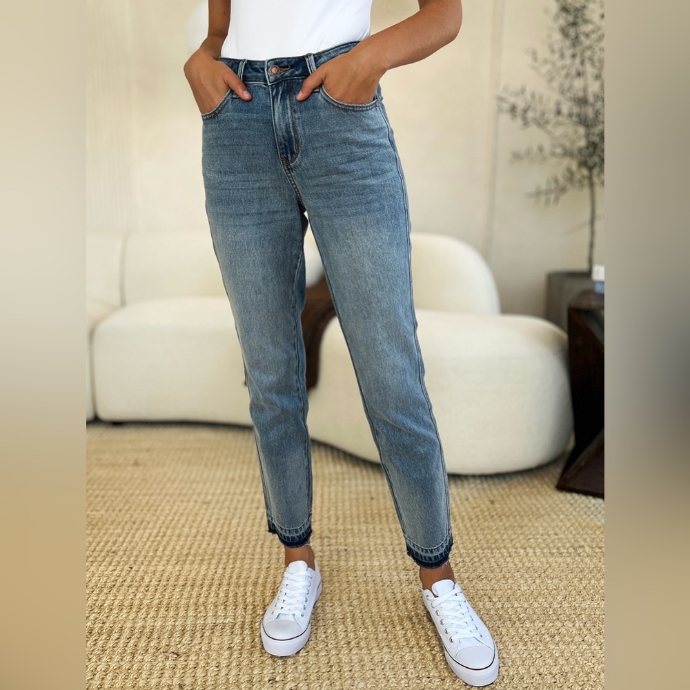Judy Blue Mid Rise Rigid Magic Release Hem Jeans​